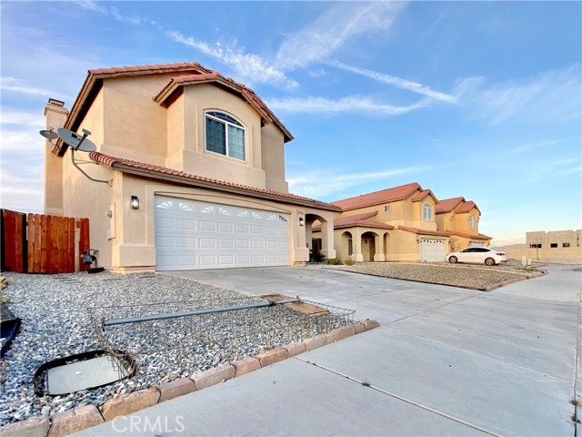 Detail Gallery Image 3 of 28 For 17048 Monaco Dr, Victorville,  CA 92395 - 4 Beds | 2/1 Baths