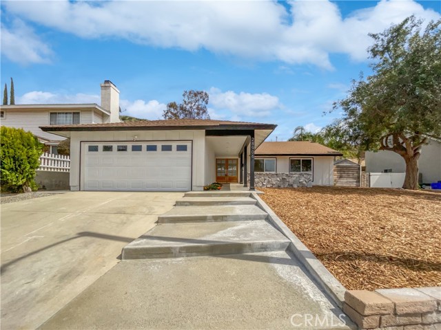 Detail Gallery Image 1 of 24 For 28906 Gladiolus Dr, Canyon Country,  CA 91387 - 3 Beds | 2 Baths