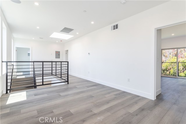 1032 N Oxford Avenue, Los Angeles CA: https://media.crmls.org/medias/7f76b52b-90a3-4a48-83aa-dcbd9b0bb21b.jpg