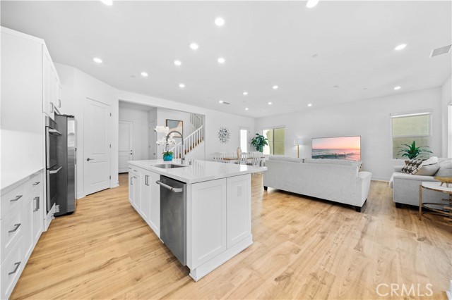 Detail Gallery Image 13 of 60 For 102 Yugen, Irvine,  CA 92618 - 4 Beds | 3/1 Baths