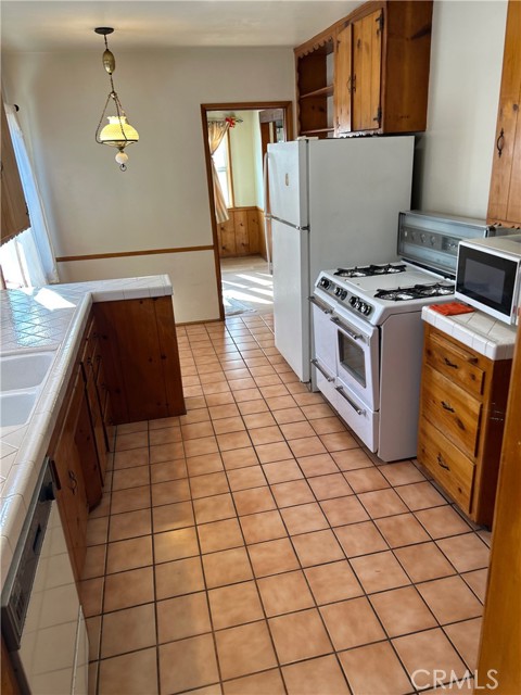 Detail Gallery Image 23 of 27 For 6947 Murietta Ave, Van Nuys,  CA 91405 - 2 Beds | 2 Baths