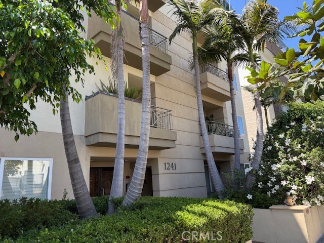 1241 S Westgate Avenue, Los Angeles CA: https://media.crmls.org/medias/7f77e3dc-c189-478b-9c30-5c7aabc2319c.jpg