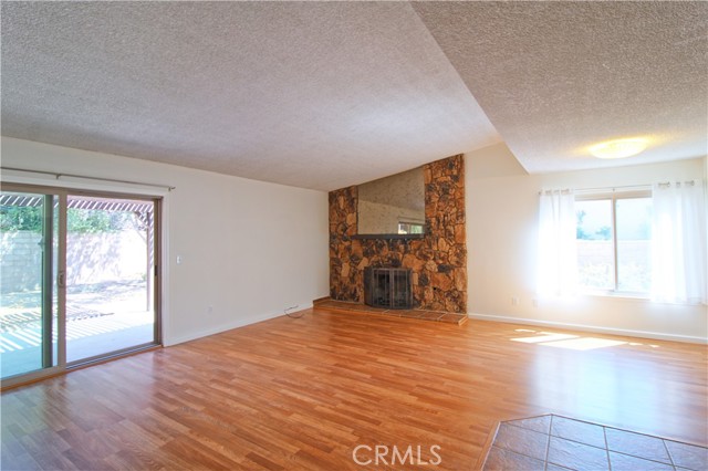 711 HACIENDA Drive, Riverside CA: https://media.crmls.org/medias/7f796251-eaea-4d8d-9d10-c931ff72b780.jpg