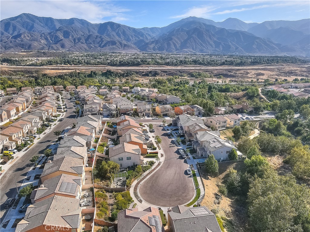 https://media.crmls.org/medias/7f79e1ca-5232-4a41-bcf1-aa687e562a65.jpg?preset=X-Large