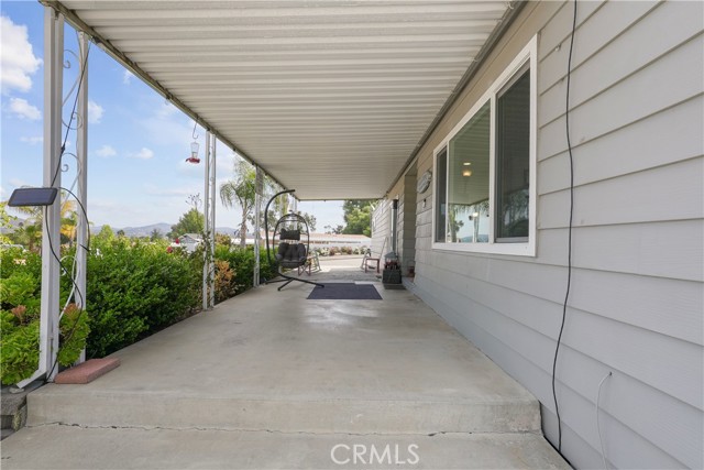23011 Big Tee Drive, Canyon Lake CA: https://media.crmls.org/medias/7f7a8ff2-99b1-4f9a-a54c-c75c72416d74.jpg