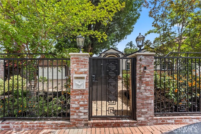 Detail Gallery Image 43 of 43 For 4428 Saugus Ave, Sherman Oaks,  CA 91403 - 4 Beds | 4 Baths