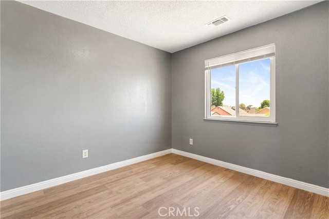 8305 Pioneer Drive, Bakersfield CA: https://media.crmls.org/medias/7f7cfe66-3de0-4853-804c-6b1c40f6e8f8.jpg