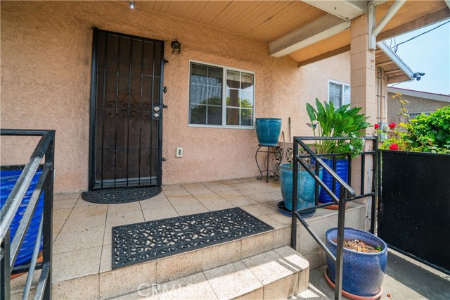 1613 West 56th Street, Los Angeles CA: https://media.crmls.org/medias/7f7cff49-fdad-4008-b8cf-e8b5b124a728.jpg