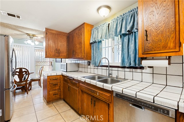 Detail Gallery Image 16 of 49 For 1765 Dumbarton Ave, San Bernardino,  CA 92404 - 4 Beds | 2 Baths