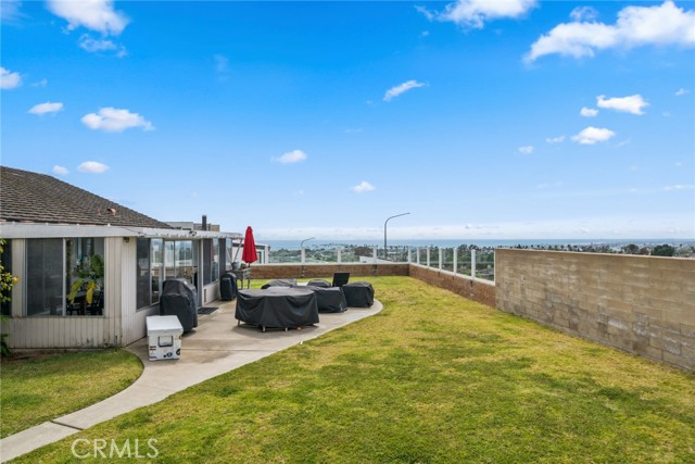 935 Tiller Way, Corona del Mar CA: https://media.crmls.org/medias/7f7e6588-b732-49a4-ab9d-b116a5448c0a.jpg