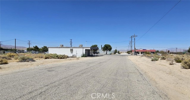 800 Oracle Rd., Lucerne Valley CA: https://media.crmls.org/medias/7f7ecfcd-7c75-4860-9da7-ad8036290b27.jpg