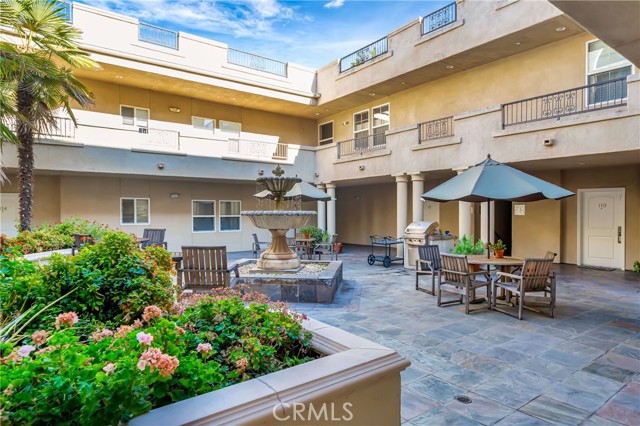 Detail Gallery Image 9 of 75 For 15206 Burbank Bld #209,  Sherman Oaks,  CA 91411 - 2 Beds | 2/1 Baths