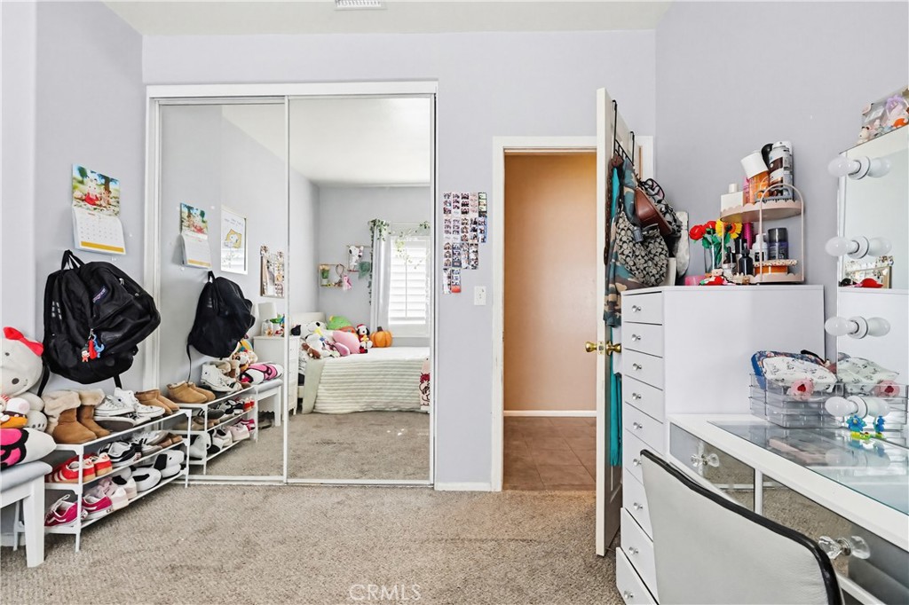 https://media.crmls.org/medias/7f7f3b1f-0fa7-4c53-b872-245e20b22c0e.jpg?preset=X-Large