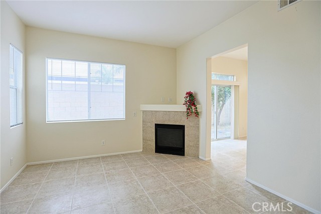 Detail Gallery Image 4 of 23 For 2062 W Blue Violet Ct, Anaheim,  CA 92801 - 3 Beds | 2/1 Baths