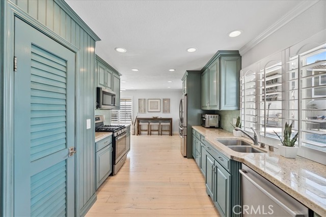 Detail Gallery Image 5 of 41 For 19705 Teresa Ct, Cerritos,  CA 90703 - 6 Beds | 3/1 Baths