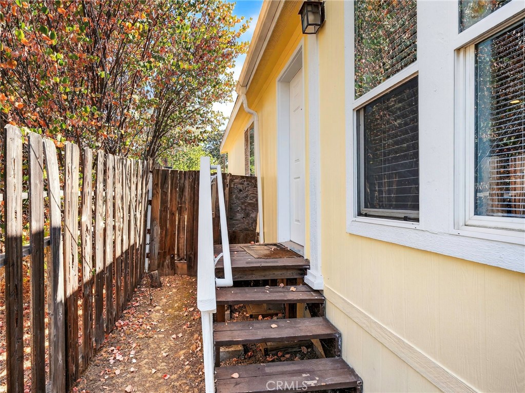 https://media.crmls.org/medias/7f80a316-6b92-4c43-9507-c3bc7c287b92.jpg?preset=X-Large