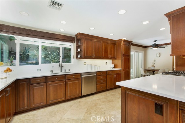 Detail Gallery Image 16 of 59 For 25951 Serenata Dr, Mission Viejo,  CA 92691 - 5 Beds | 3/1 Baths