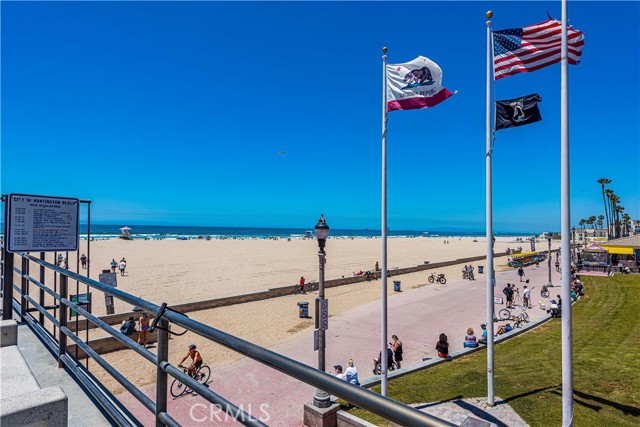 200 Main, Huntington Beach CA: https://media.crmls.org/medias/7f824a8f-1f44-4970-826f-36ef4e08ae80.jpg