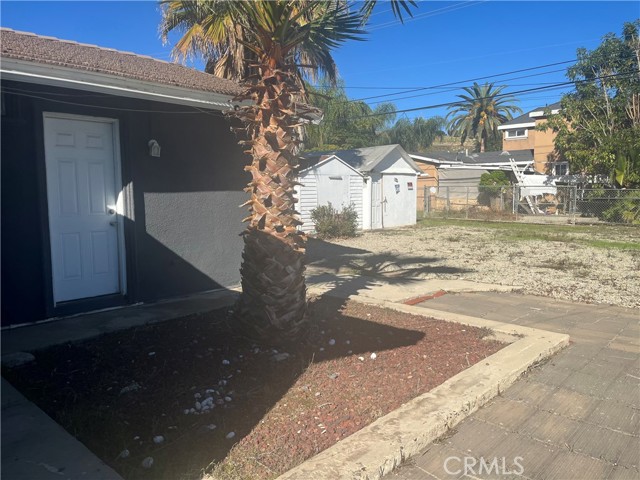 Detail Gallery Image 5 of 14 For 16510 16510 Lakeshore Dr, Lake Elsinore,  CA 92530 - 2 Beds | 1 Baths