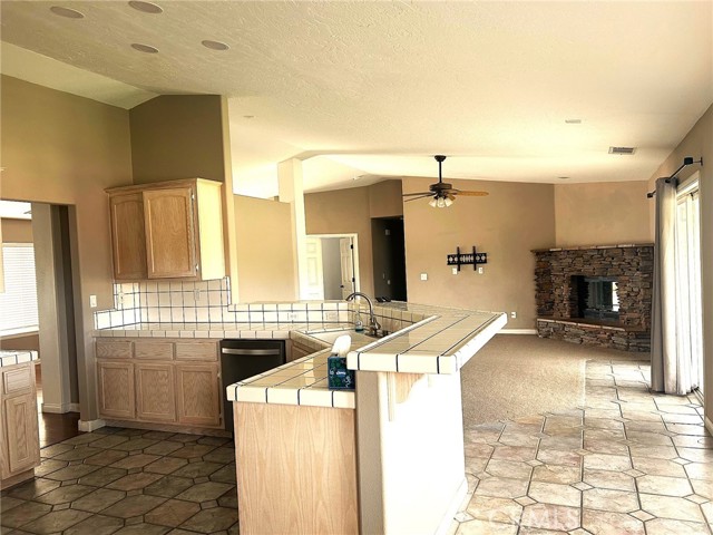 7076 Cataba Road, Oak Hills CA: https://media.crmls.org/medias/7f847343-dddd-443a-94dc-beb9d7683dd5.jpg