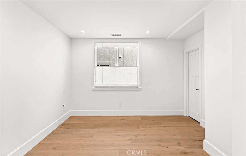 https://media.crmls.org/medias/7f85869e-2b73-4043-aaef-d32bc6a94542.jpg?preset=X-Large