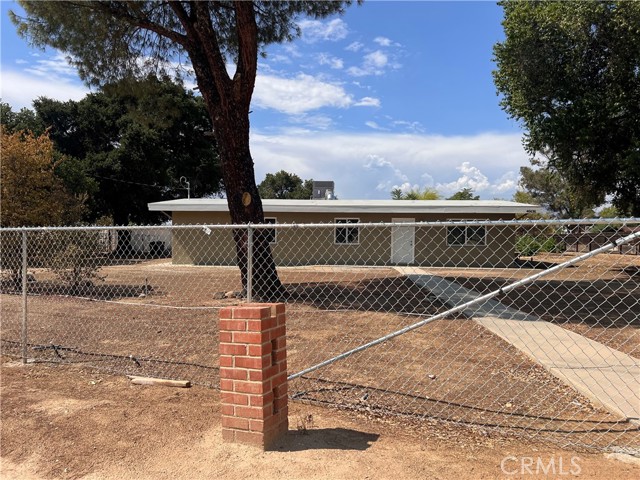 Detail Gallery Image 2 of 23 For 40636 Crest Dr, Hemet,  CA 92544 - 3 Beds | 1 Baths