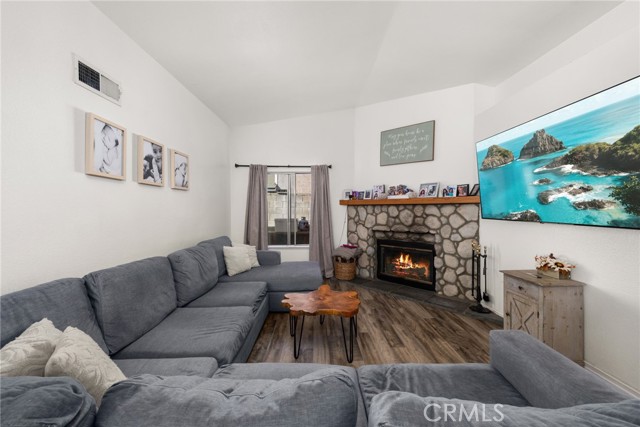 15454 Raymond, Fontana CA: https://media.crmls.org/medias/7f869ce5-d3c0-4aaf-8380-1914a3e7256f.jpg