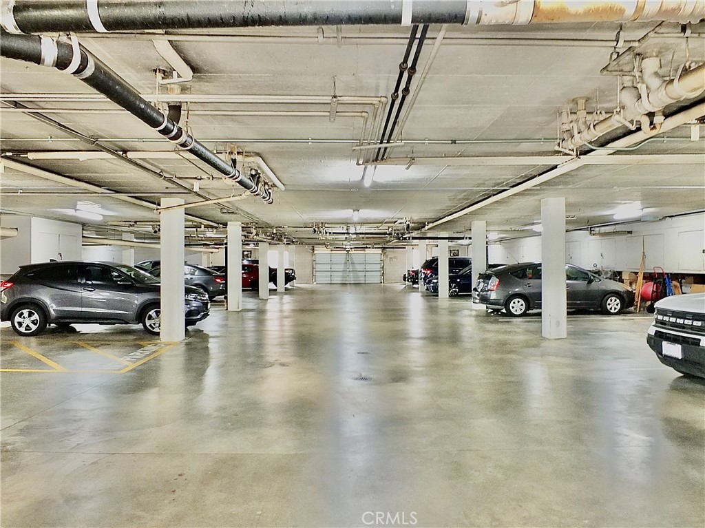 https://media.crmls.org/medias/7f86a3e0-f88c-4a82-b9dd-23376b320c85.jpg?preset=X-Large