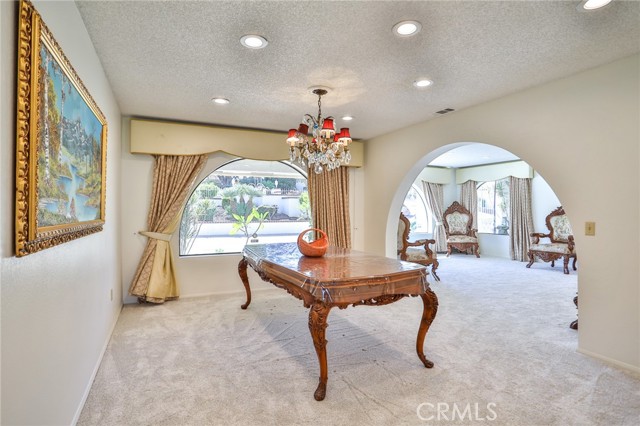 Detail Gallery Image 11 of 75 For 1233 Coronet Dr, Riverside,  CA 92506 - 5 Beds | 4/2 Baths