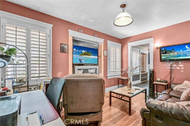 5725 5th Avenue, Los Angeles CA: https://media.crmls.org/medias/7f87ac1a-6e94-4940-8ea5-a3a695280d0a.jpg