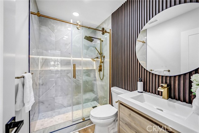 Detail Gallery Image 16 of 33 For 6119 Longridge Ave, Valley Glen,  CA 91401 - 3 Beds | 3 Baths