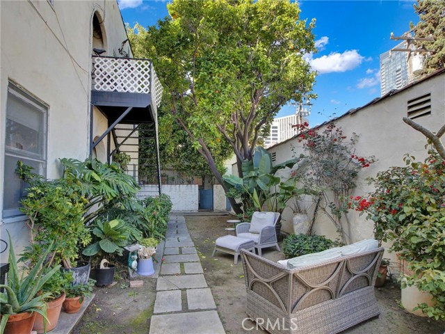 Detail Gallery Image 28 of 30 For 9949 Young Dr #204,  Beverly Hills,  CA 90212 - 1 Beds | 1 Baths