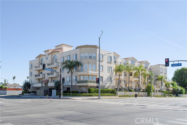 Detail Gallery Image 1 of 1 For 6800 Corbin Ave #301,  Reseda,  CA 91335 - 2 Beds | 2 Baths