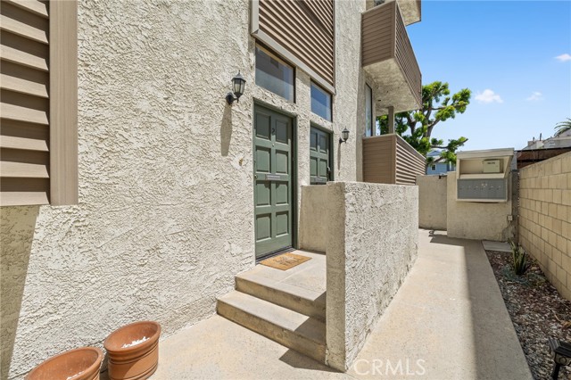 4511 Coldwater Canyon Avenue, Studio City CA: https://media.crmls.org/medias/7f899e9b-9845-455a-b5bb-776b5b5718b8.jpg