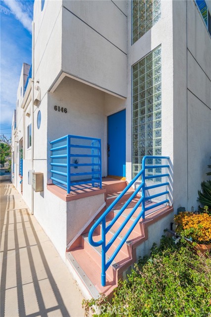 Detail Gallery Image 3 of 42 For 6146 Pacific Coast, Redondo Beach,  CA 90505 - 2 Beds | 3 Baths