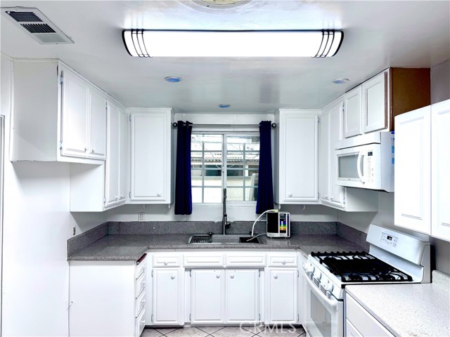 12959 Weidner Street, Pacoima CA: https://media.crmls.org/medias/7f8a0517-4f9e-4e87-96f5-20bb199929f8.jpg