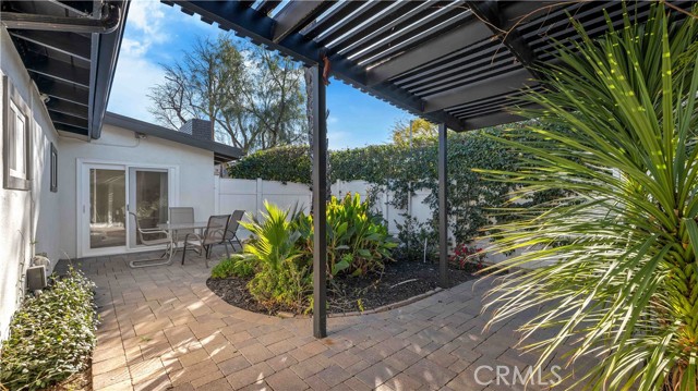 5640 Wish Avenue photo 5