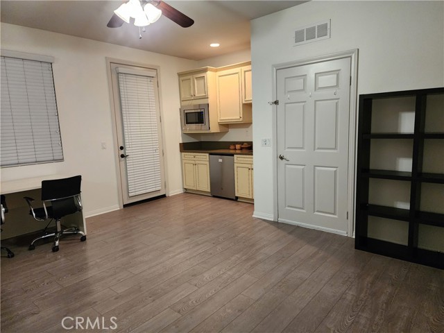 1330 Clementine Way, Fullerton CA: https://media.crmls.org/medias/7f8b0ea2-5e6e-483e-8589-156644d299d1.jpg