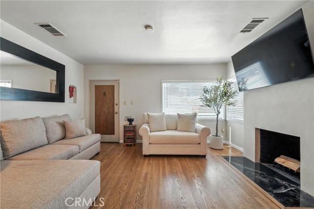 265 W Pershing Court, Covina CA: https://media.crmls.org/medias/7f8bd0b9-479b-408a-8aac-230e2fa1b6a9.jpg