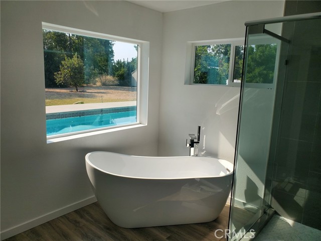 Detail Gallery Image 17 of 31 For 23041 Erwin St, Woodland Hills,  CA 91367 - 4 Beds | 5 Baths