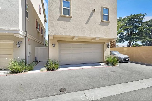 Detail Gallery Image 16 of 20 For 14700 Sherman, Van Nuys,  CA 91405 - 4 Beds | 3/1 Baths
