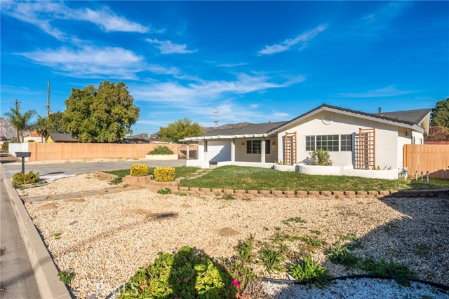 Detail Gallery Image 3 of 35 For 12040 Kristen Ct, Moreno Valley,  CA 92557 - 3 Beds | 2 Baths