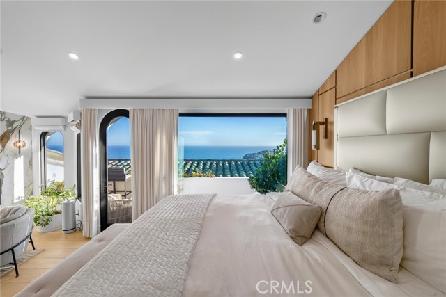 922 EMERALD BAY, Laguna Beach CA: https://media.crmls.org/medias/7f8d418b-c5e1-47d9-8b14-9ece6a59239a.jpg