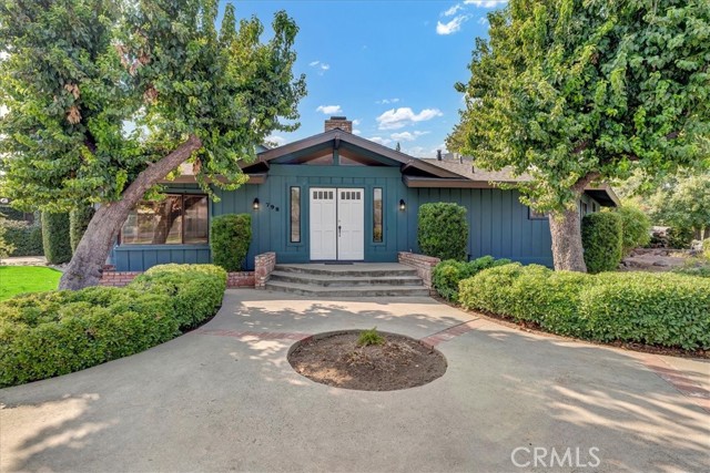Detail Gallery Image 2 of 43 For 798 N Pepper St, Woodlake,  CA 93286 - 4 Beds | 3/1 Baths