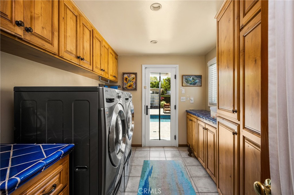 7f8e26c3 A30d 4700 8bff 0ea575b86cc5