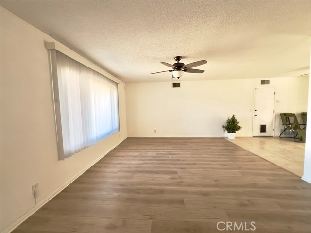 Detail Gallery Image 4 of 28 For 1521 W Westmont, Hemet,  CA 92543 - 2 Beds | 2 Baths