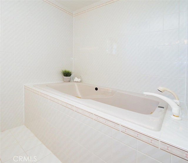Upper Level Hallway Bathroom Tub & Hand Shower