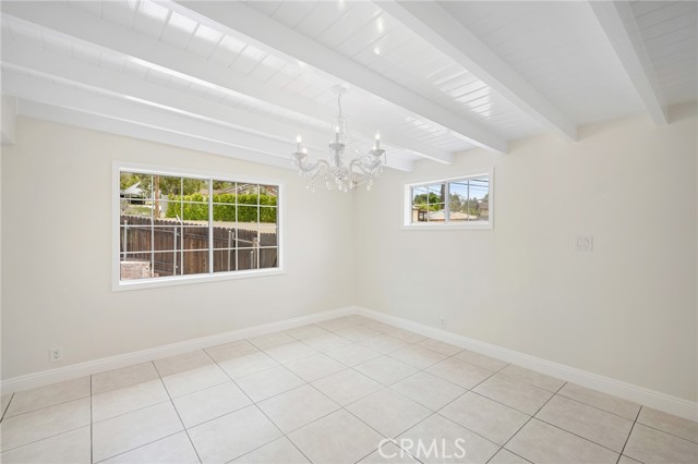 Detail Gallery Image 8 of 32 For 3805 Los Olivos Ln, Glendale,  CA 91214 - 5 Beds | 2 Baths