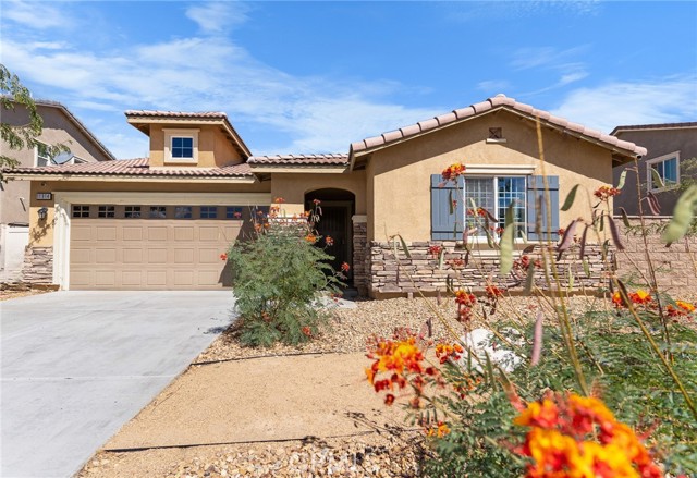 Detail Gallery Image 2 of 41 For 11914 Andrews Pl, Victorville,  CA 92392 - 3 Beds | 2 Baths
