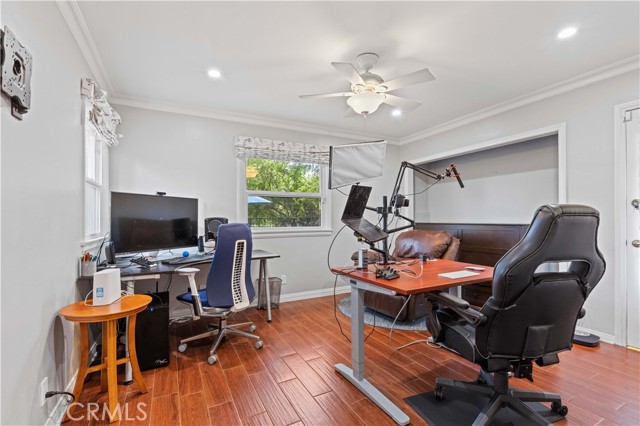13405 Tiara Street, Valley Glen CA: https://media.crmls.org/medias/7f906d7c-00be-42a0-8320-573bee24b476.jpg